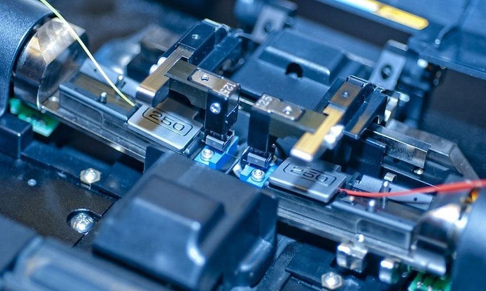 Fiber optic fusion splicing by Richesin Engineering technician
